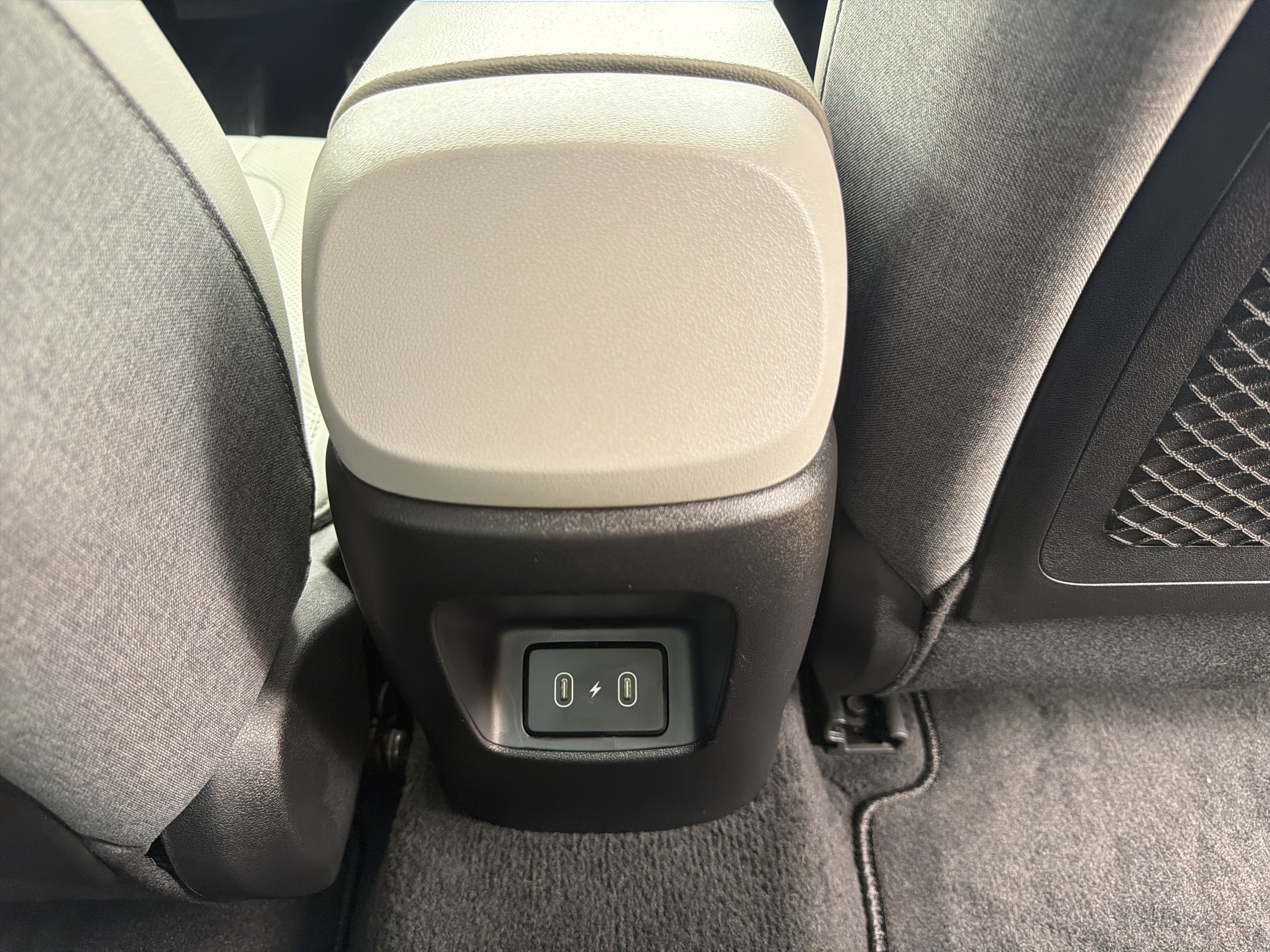 Used 2024 Hyundai Elantra Limited FWD image 12