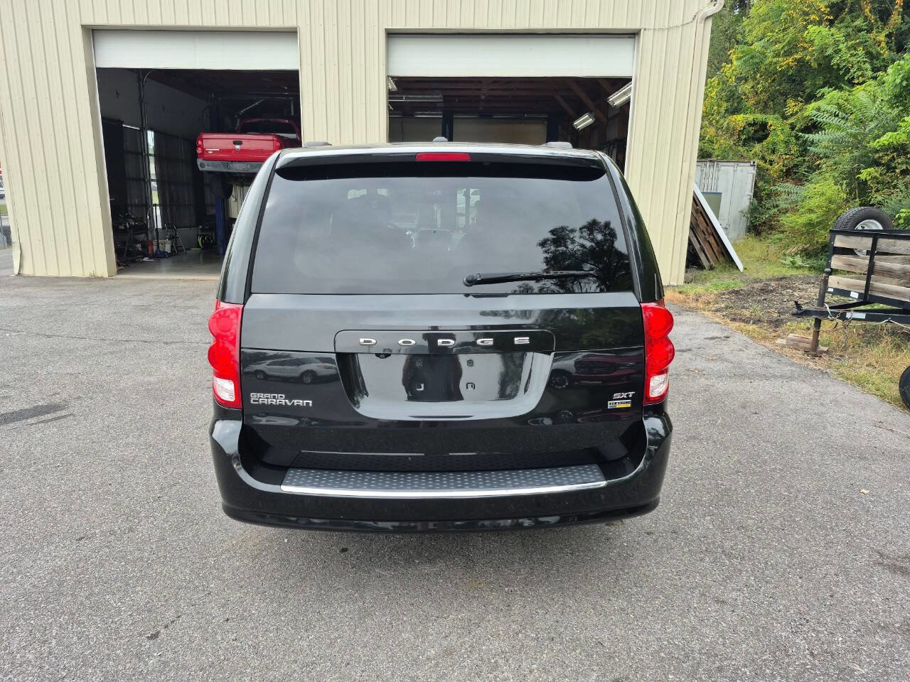 Used 2017 Dodge Grand Caravan SXT image 5