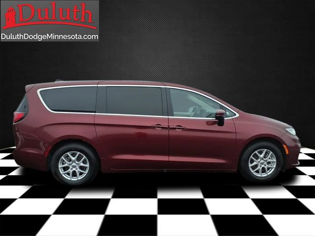 Used 2023 Chrysler Pacifica Touring-L FWD image 6