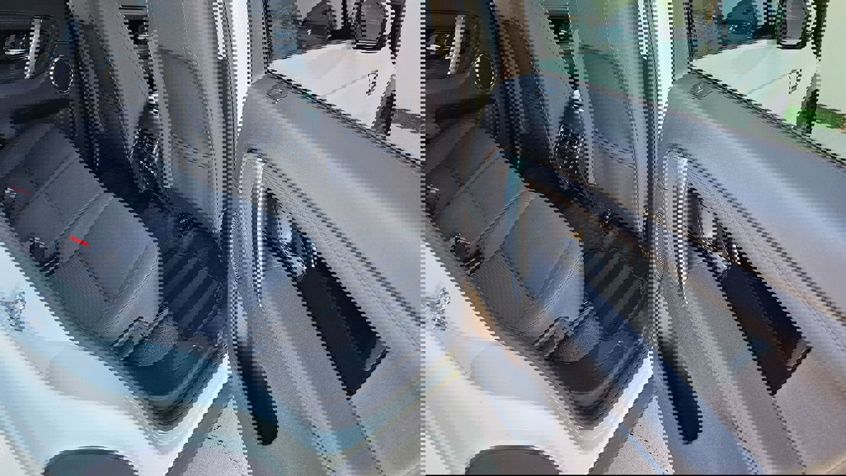 Used 2020 Land Rover Discovery Sport image 26