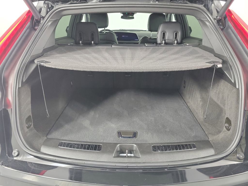 Used 2025 Cadillac XT4 Premium Luxury FWD image 8