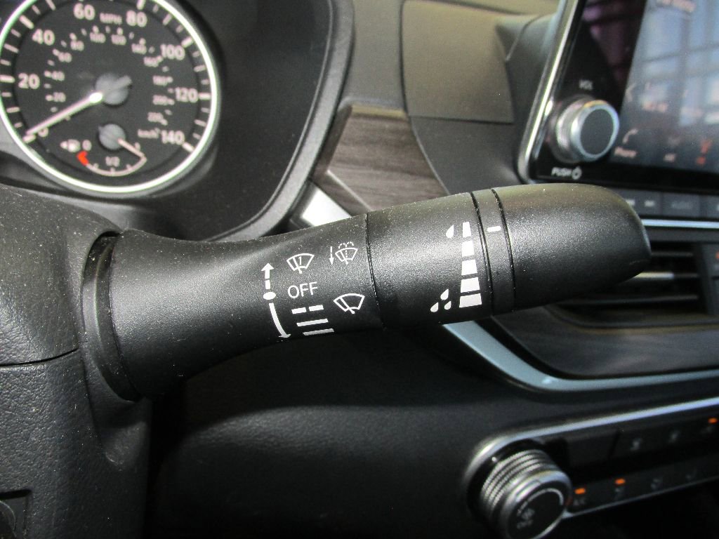 Used 2024 Nissan Altima 2.5 SV image 17