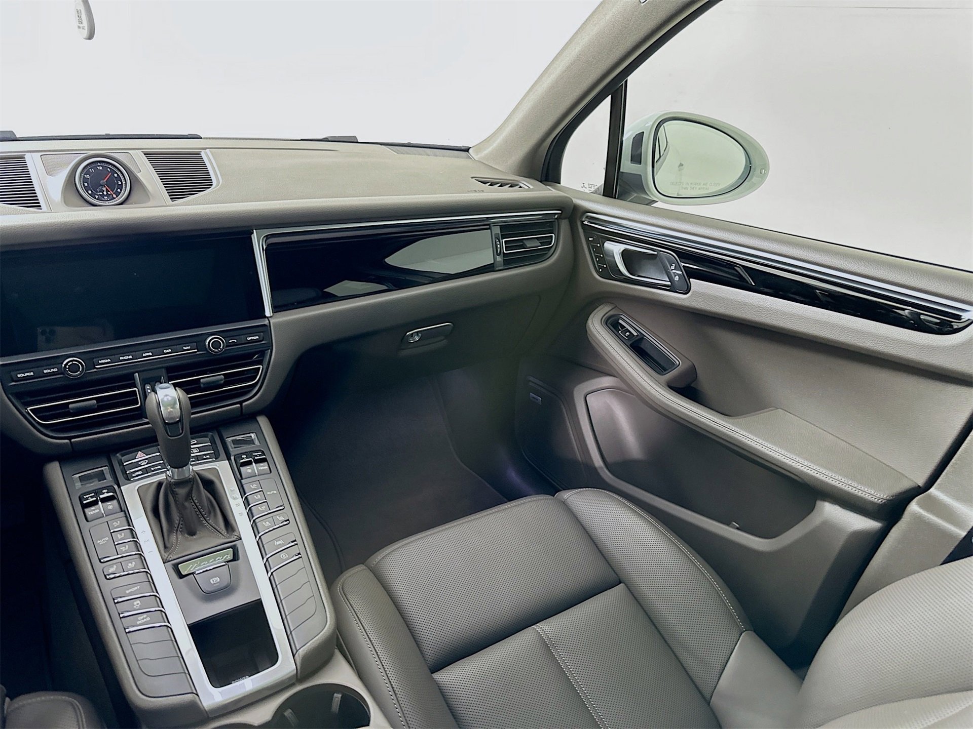 Used 2021 Porsche Macan image 26