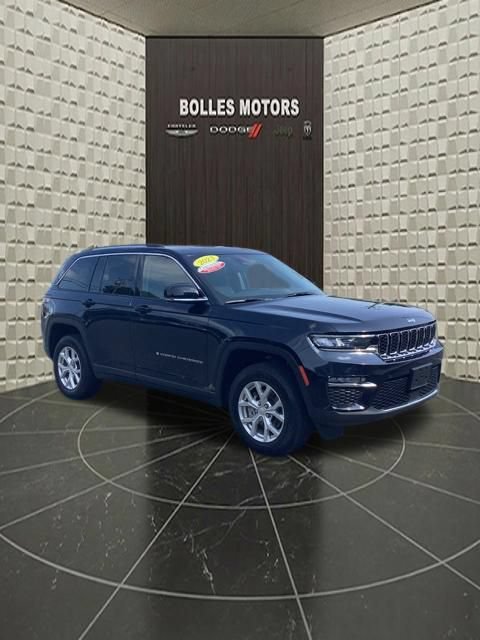Certified 2023 Jeep Grand Cherokee Limited AWD/4WD image 2