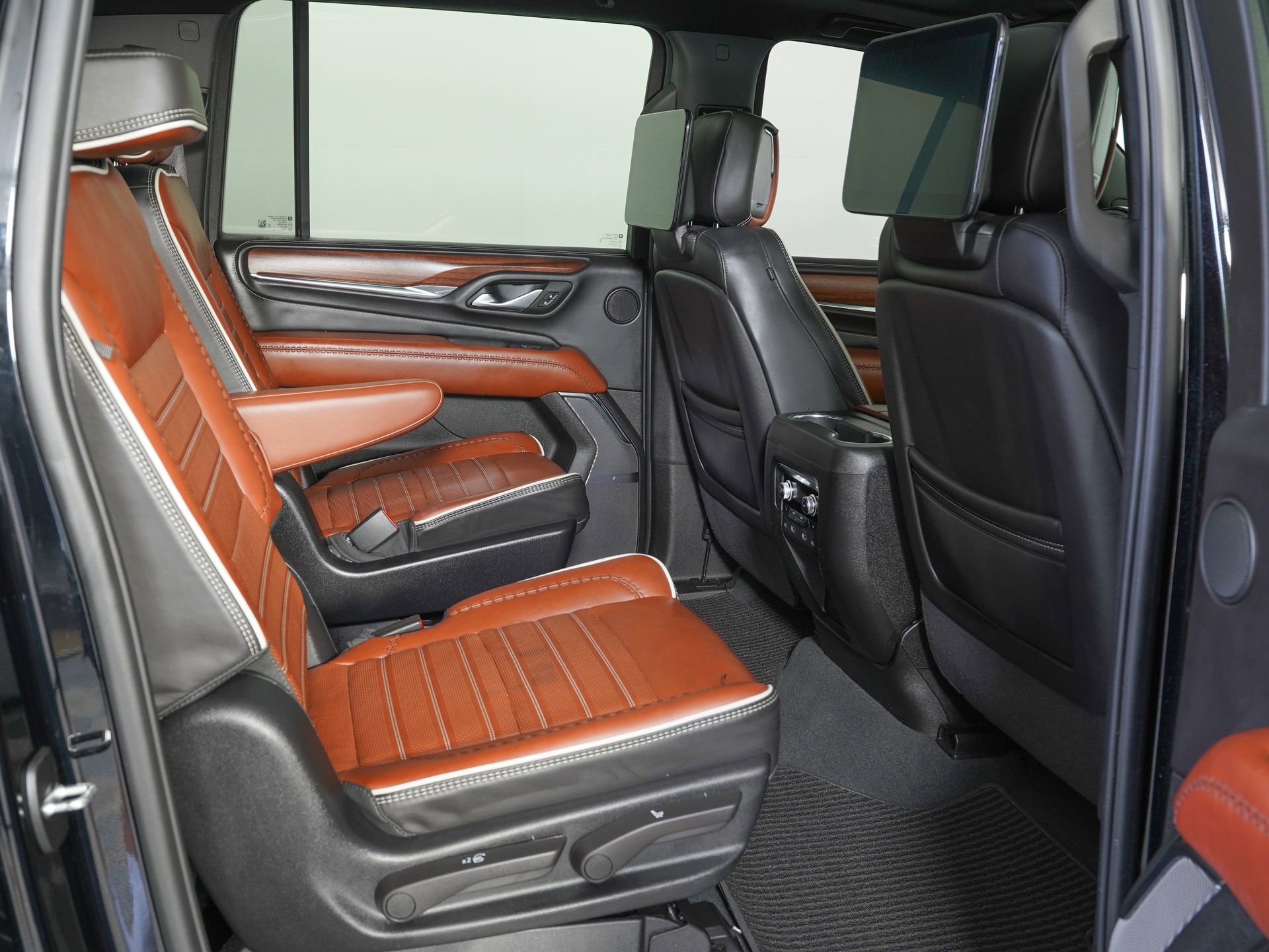 Used 2024 GMC Yukon XL Denali Ultimate image 10