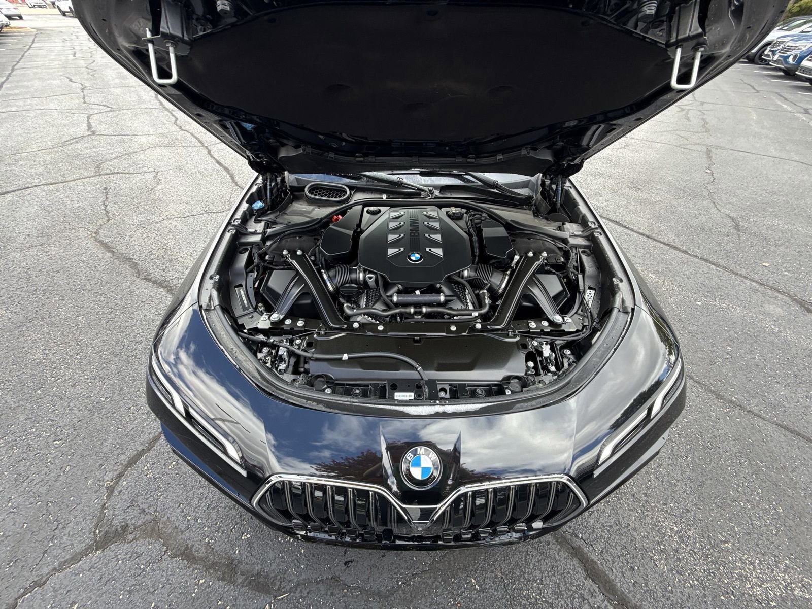Used 2024 BMW 760i xDrive w/ Premium Package AWD/4WD image 27