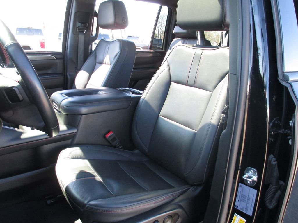 Used 2023 Chevrolet Suburban RST w/ Luxury Package image 23