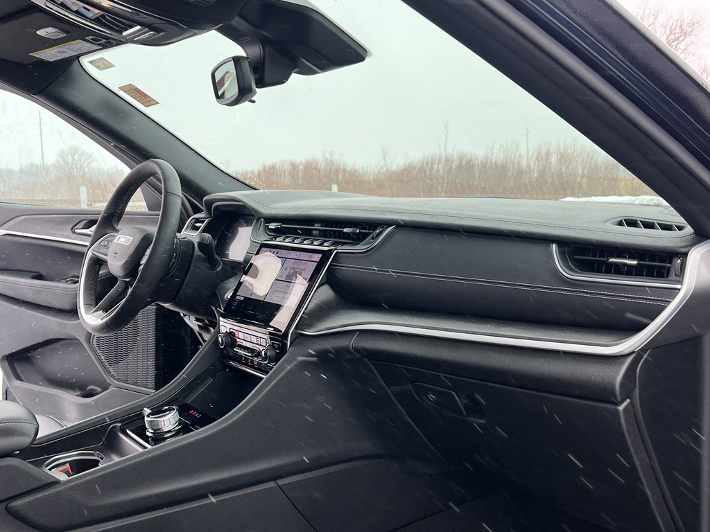 Used 2024 Jeep Grand Cherokee Limited w/ Black Appearance Package image 29