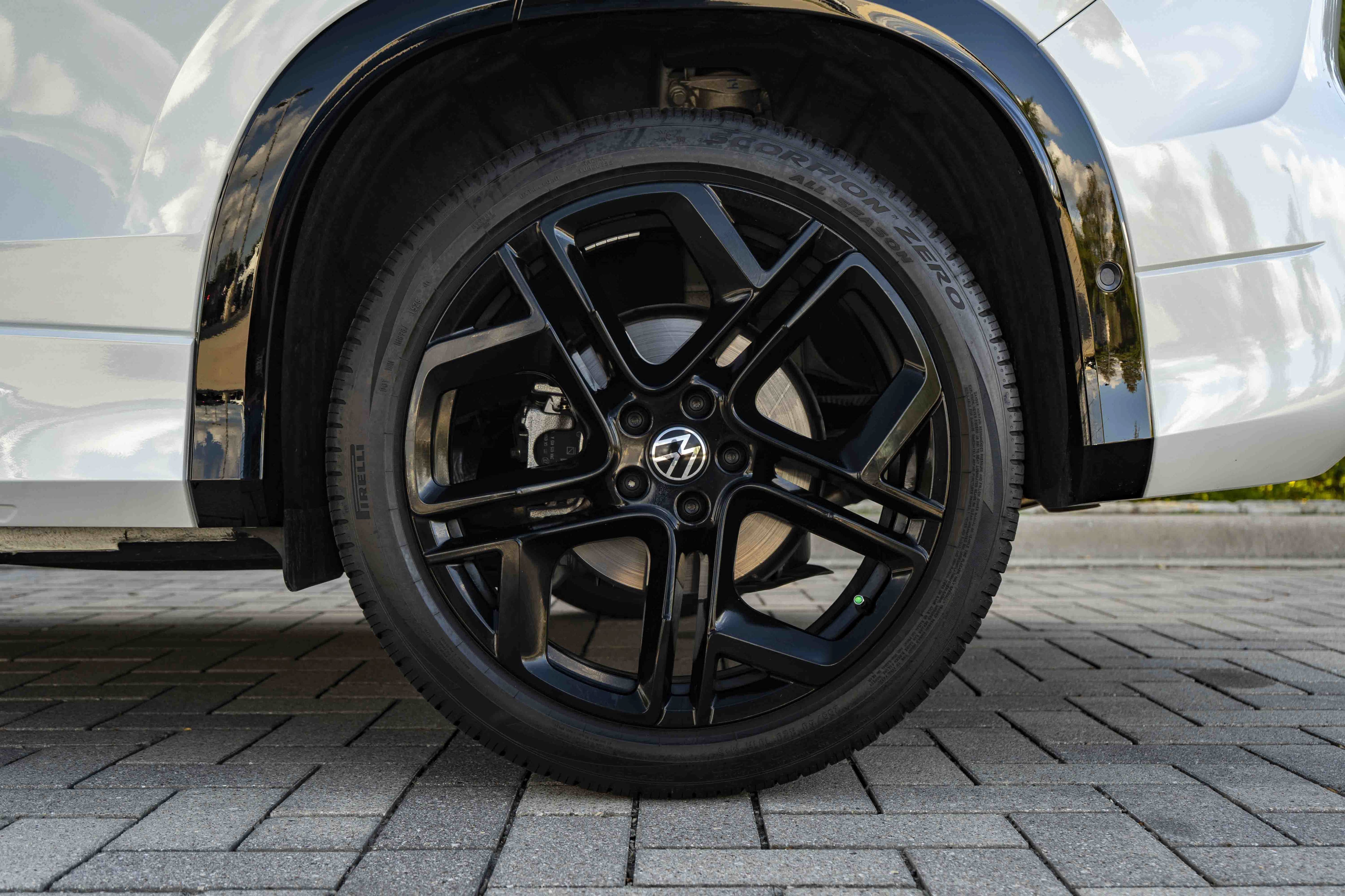 Certified 2026 Volkswagen Tiguan SE R-Line FWD image 14