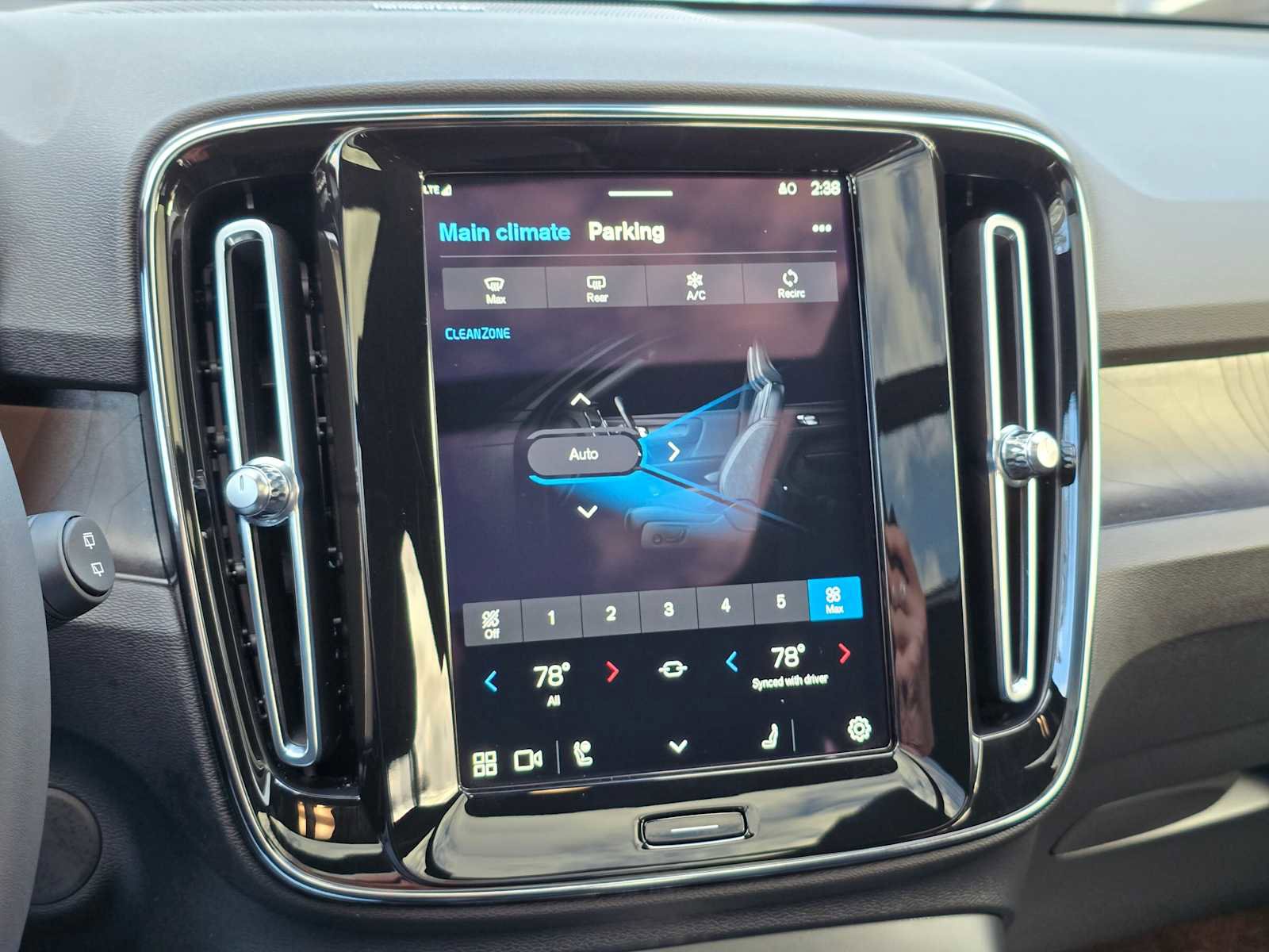 Used 2023 Volvo XC40 Recharge Ultimate w/ Protection Package Premier image 25