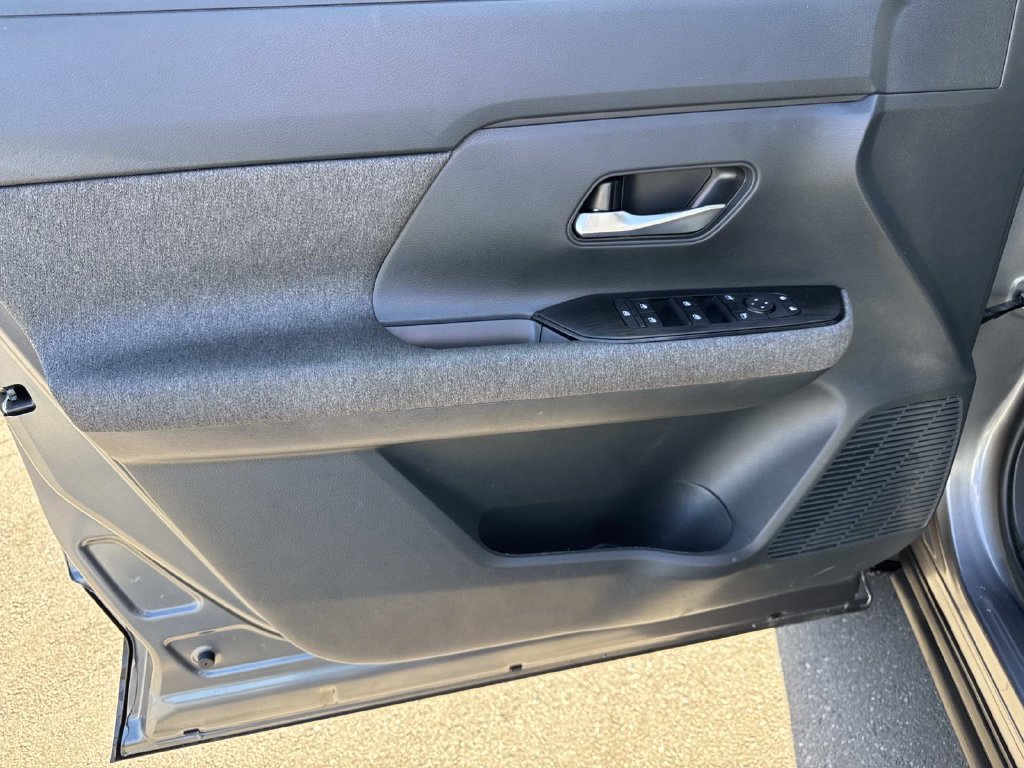 Used 2025 Nissan Kicks SV FWD image 19