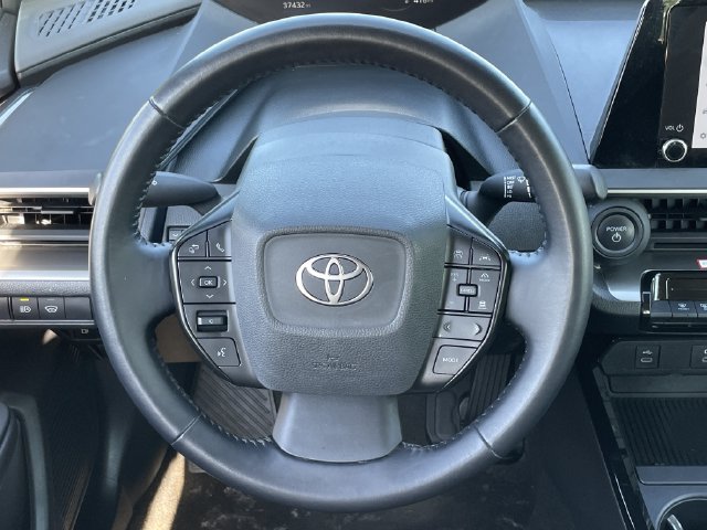 Used 2025 Toyota Prius LE FWD image 12