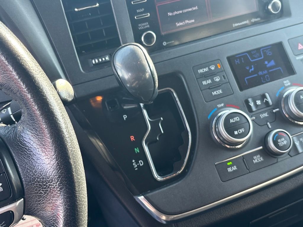 Used 2019 Toyota Sienna SE image 28