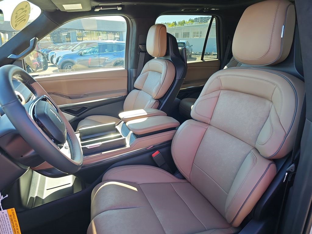 New 2025 Lincoln Navigator Black Label image 12