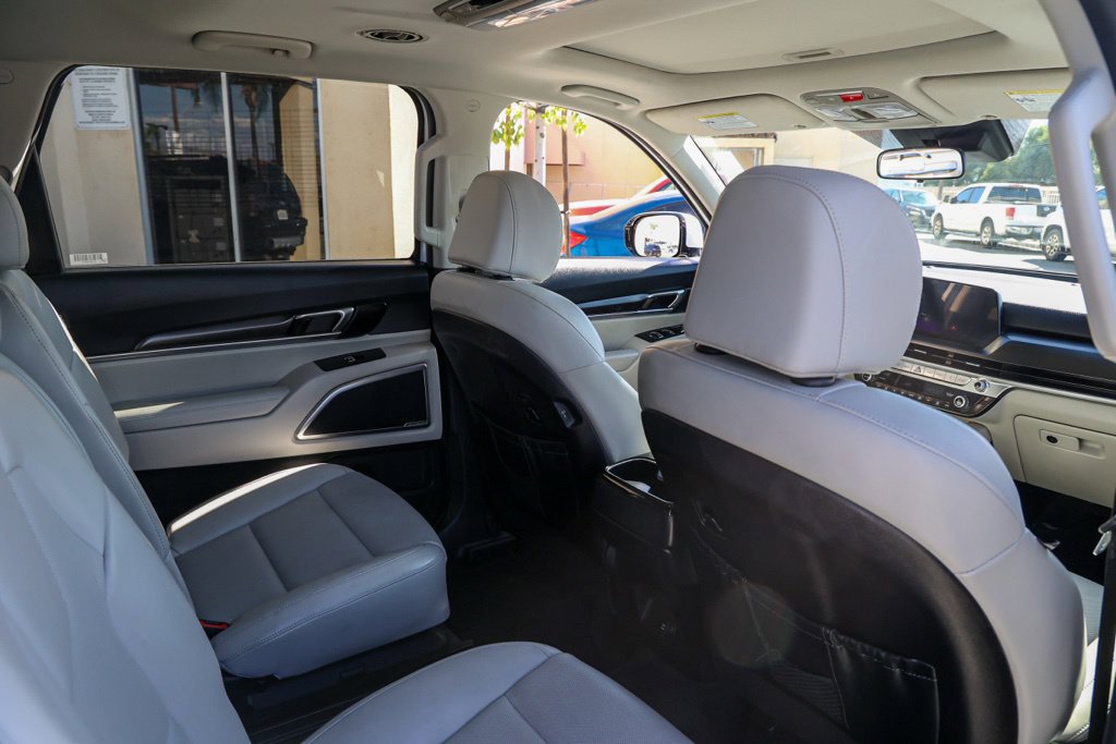 Used 2025 Kia Telluride S FWD image 18