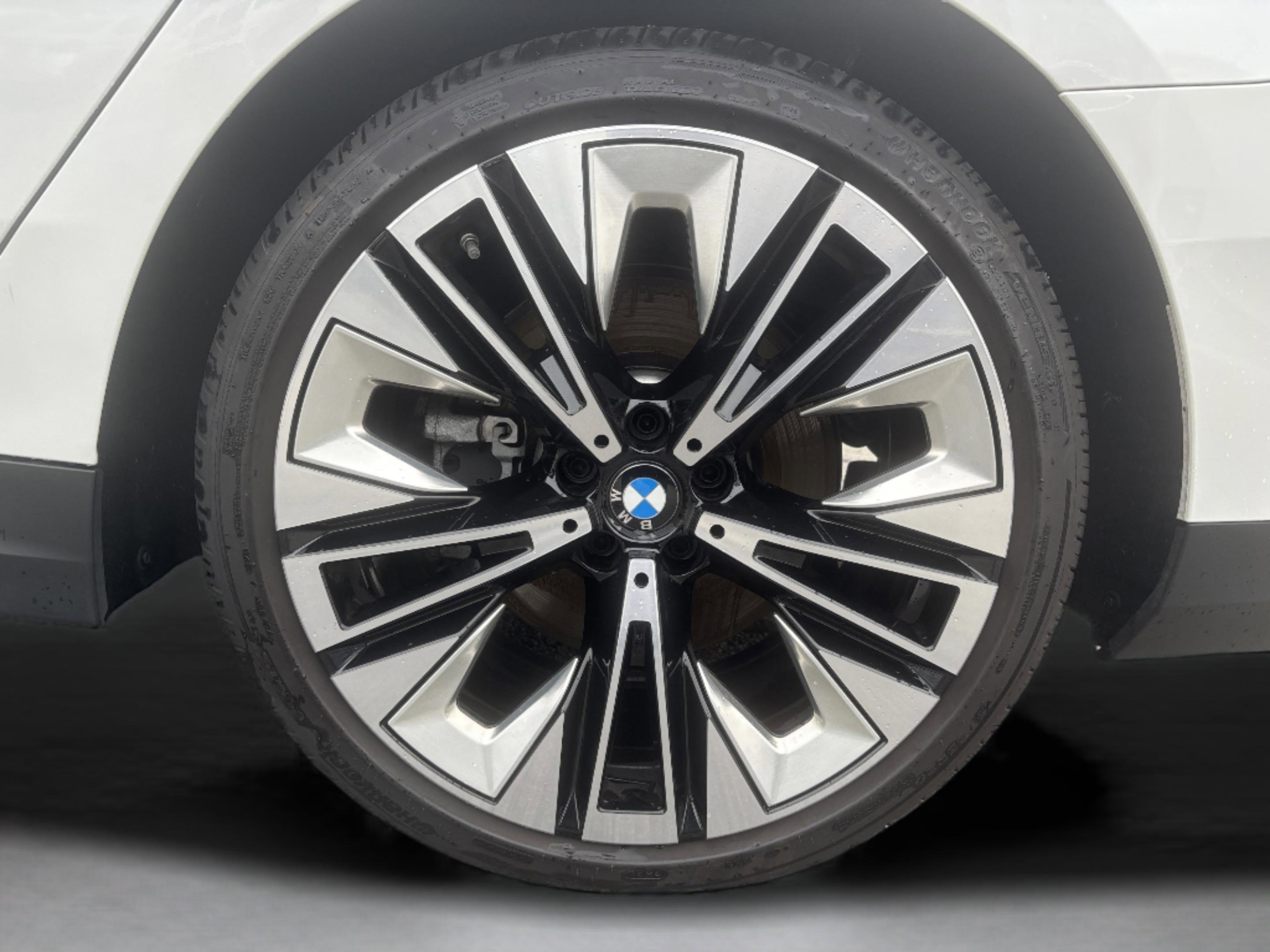 Used 2025 BMW 540i xDrive image 7