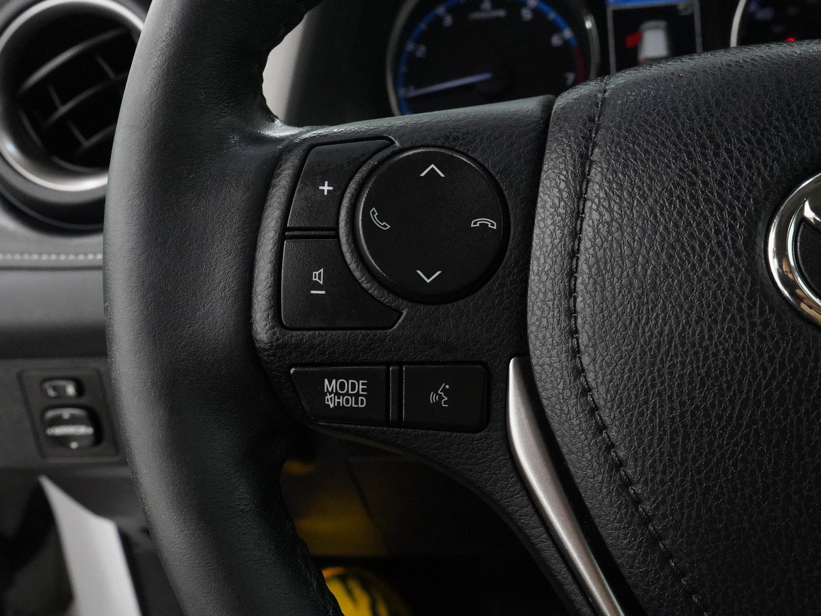 Used 2018 Toyota RAV4 Platinum AWD/4WD image 25