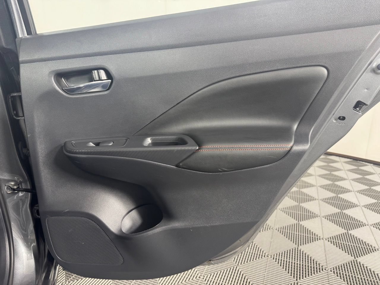Used 2025 Nissan Versa SR FWD image 30
