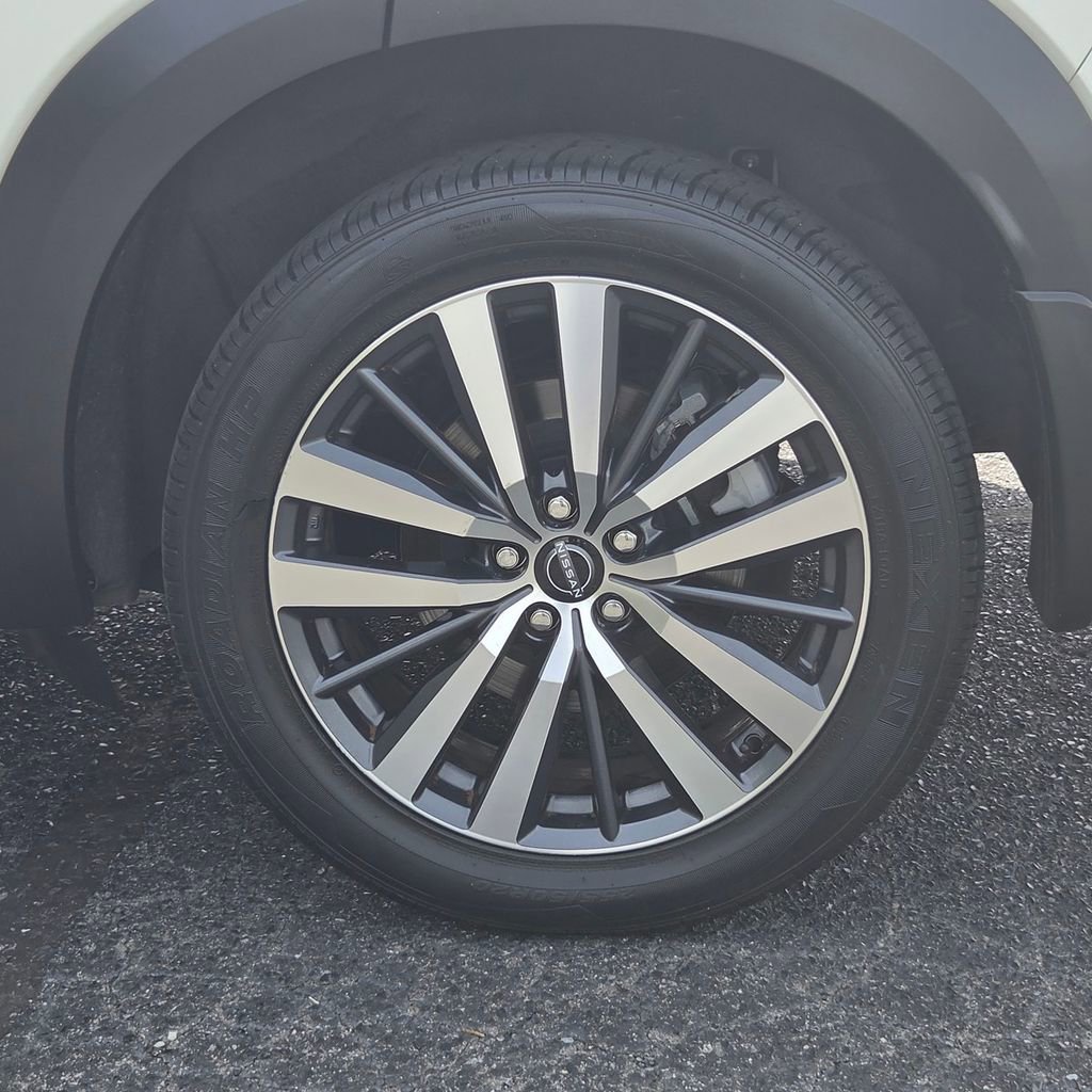 Used 2022 Nissan Pathfinder Platinum w/ Cargo Package AWD/4WD image 10