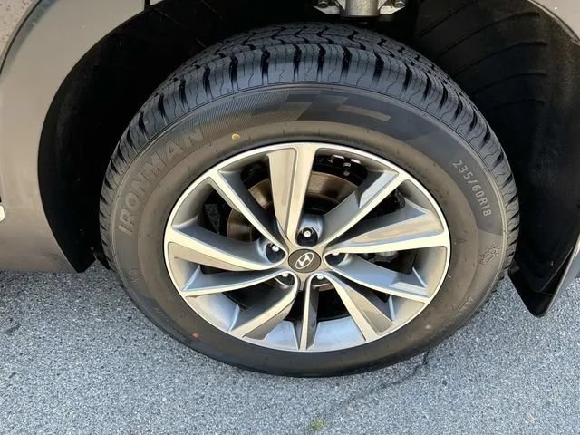 Used 2020 Hyundai Santa Fe SEL w/ Convenience Package FWD image 13