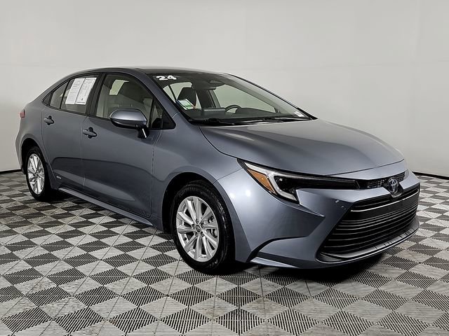 Used 2024 Toyota Corolla LE w/ LE Convenience Package AWD/4WD image 3