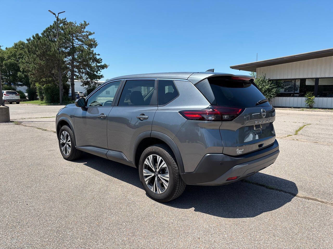 Used 2023 Nissan Rogue SV image 7
