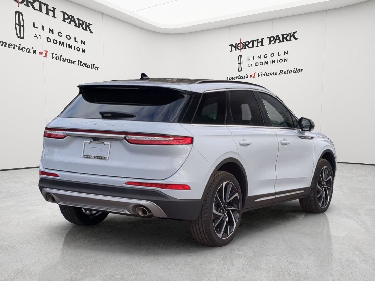 New 2026 Lincoln Corsair Reserve FWD image 3