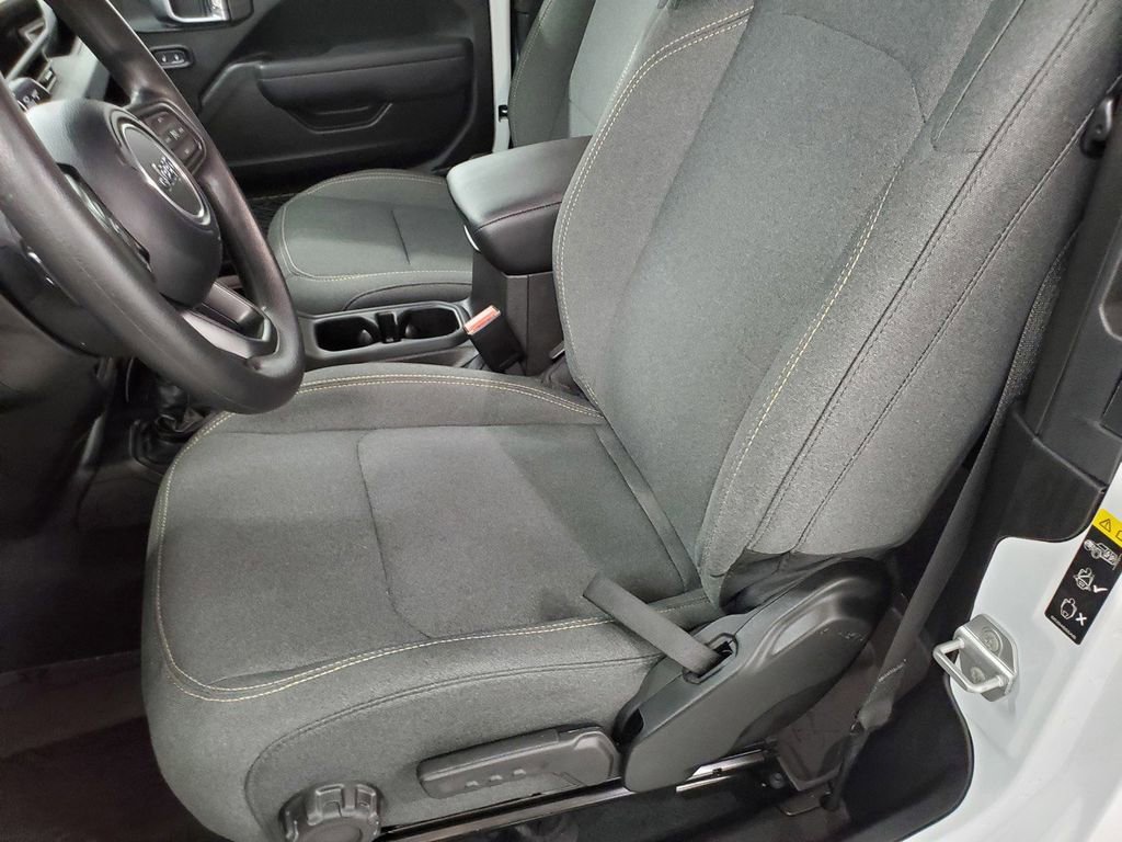 Used 2025 Jeep Wrangler Sport AWD/4WD image 15