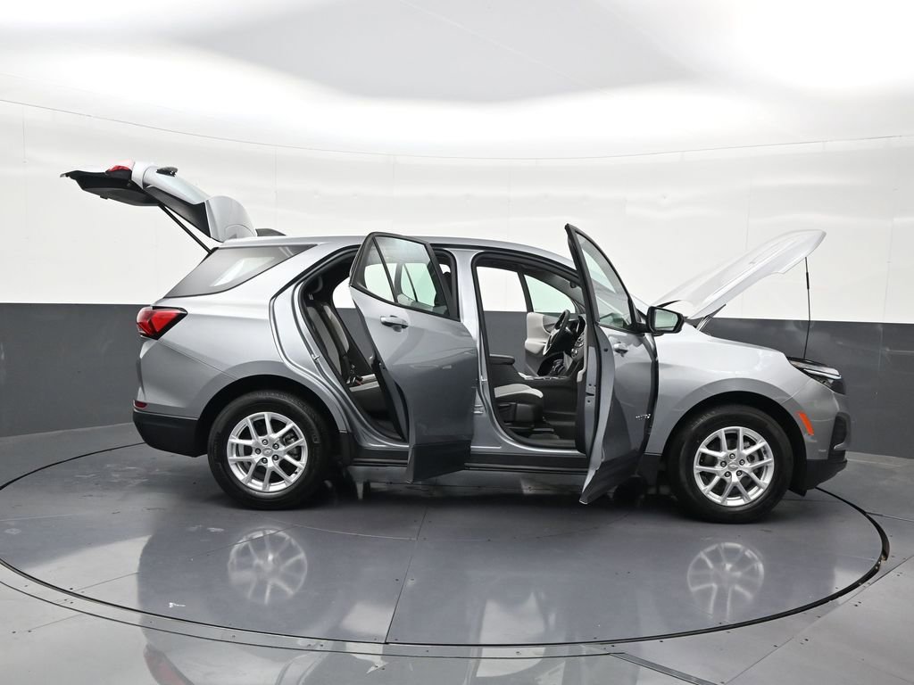Used 2024 Chevrolet Equinox LS FWD image 32