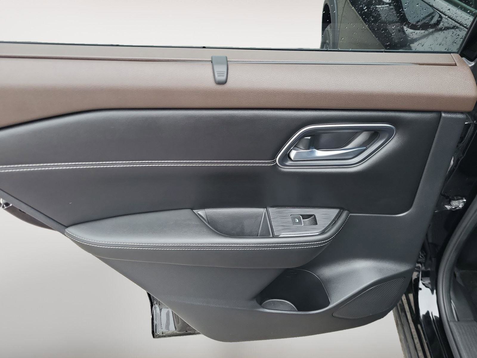 Used 2023 Nissan Rogue Platinum image 20