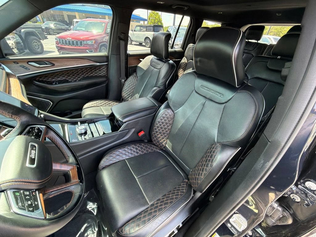 Used 2024 Jeep Grand Cherokee L Summit w/ High Altitude Package AWD/4WD image 12