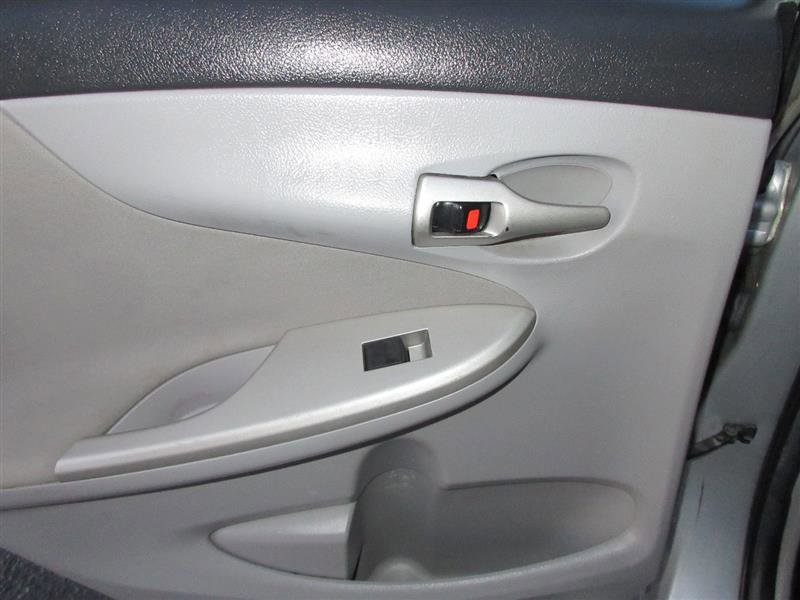 Used 2013 Toyota Corolla LE image 20