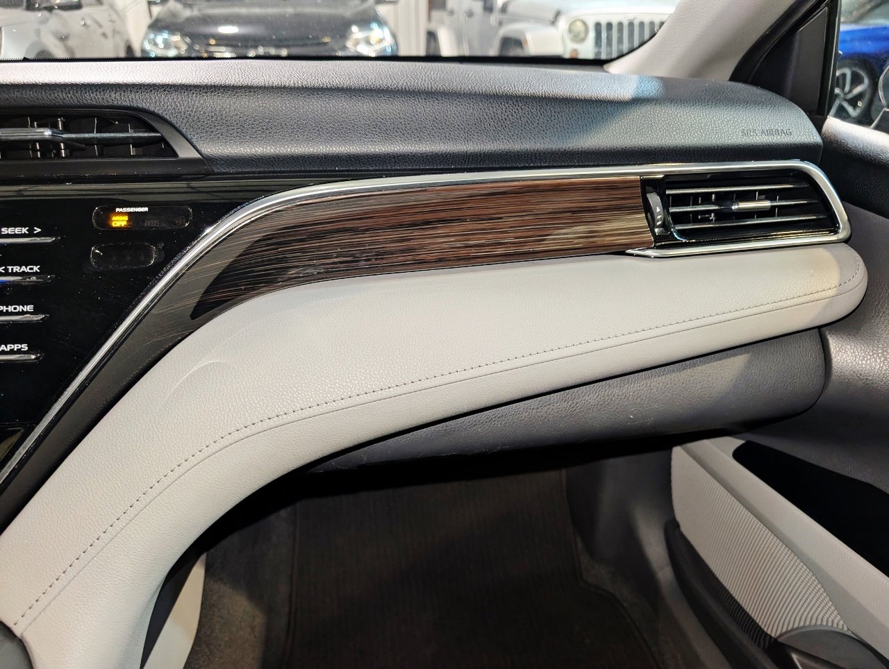 Used 2018 Toyota Camry LE image 34