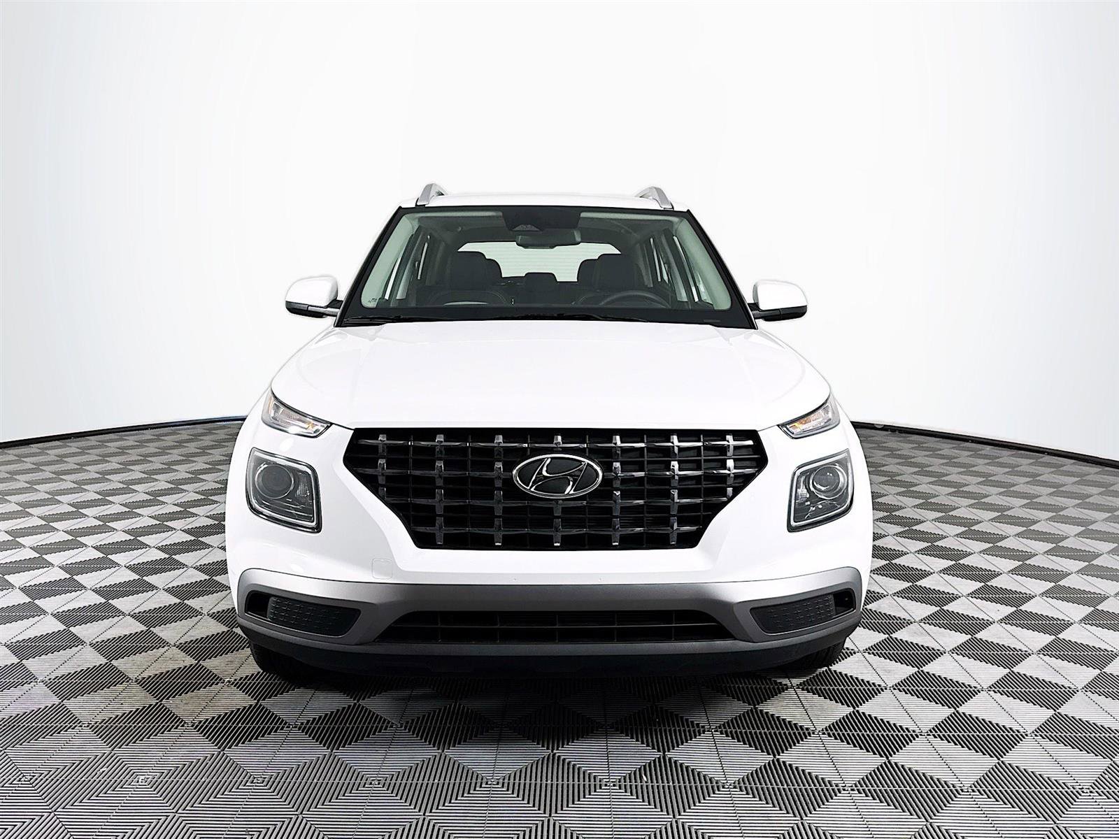 New 2025 Hyundai Venue SEL image 2