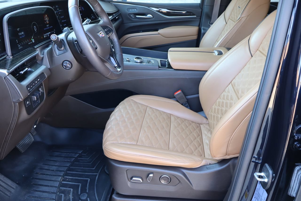 Used 2024 Cadillac Escalade ESV Sport AWD/4WD image 17