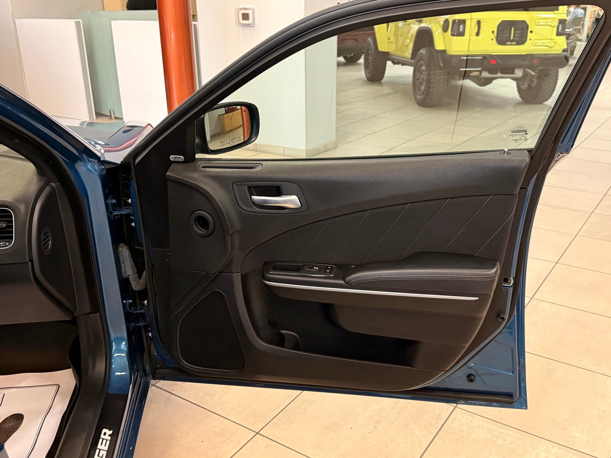 Used 2022 Dodge Charger SXT w/ Navigation & Travel Group image 12