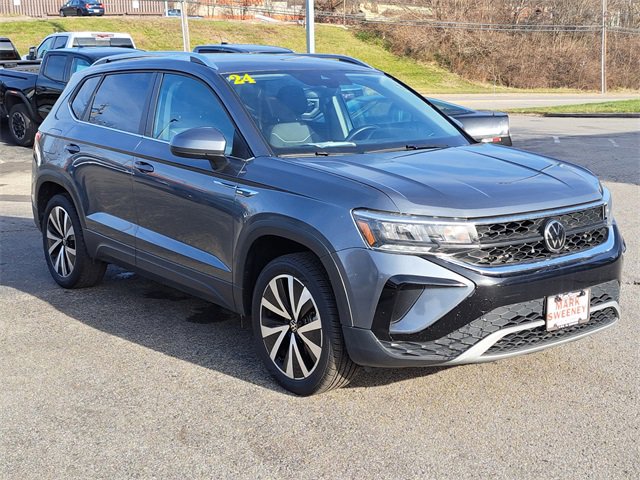 Used 2024 Volkswagen Taos SE image 3