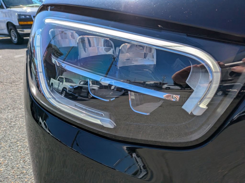 Used 2022 Mercedes-Benz GLC 300 4MATIC image 11