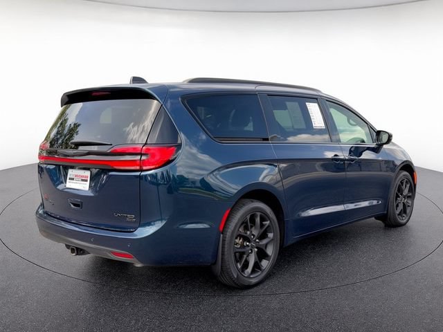 Used 2023 Chrysler Pacifica Limited w/ Uconnect Theater Family Group AWD/4WD image 6