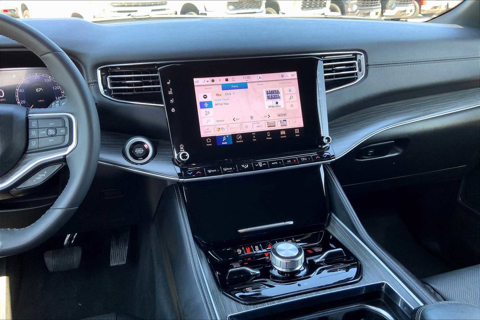 Used 2023 Jeep Wagoneer L Series III w/ Preferred Equipment Group image 6