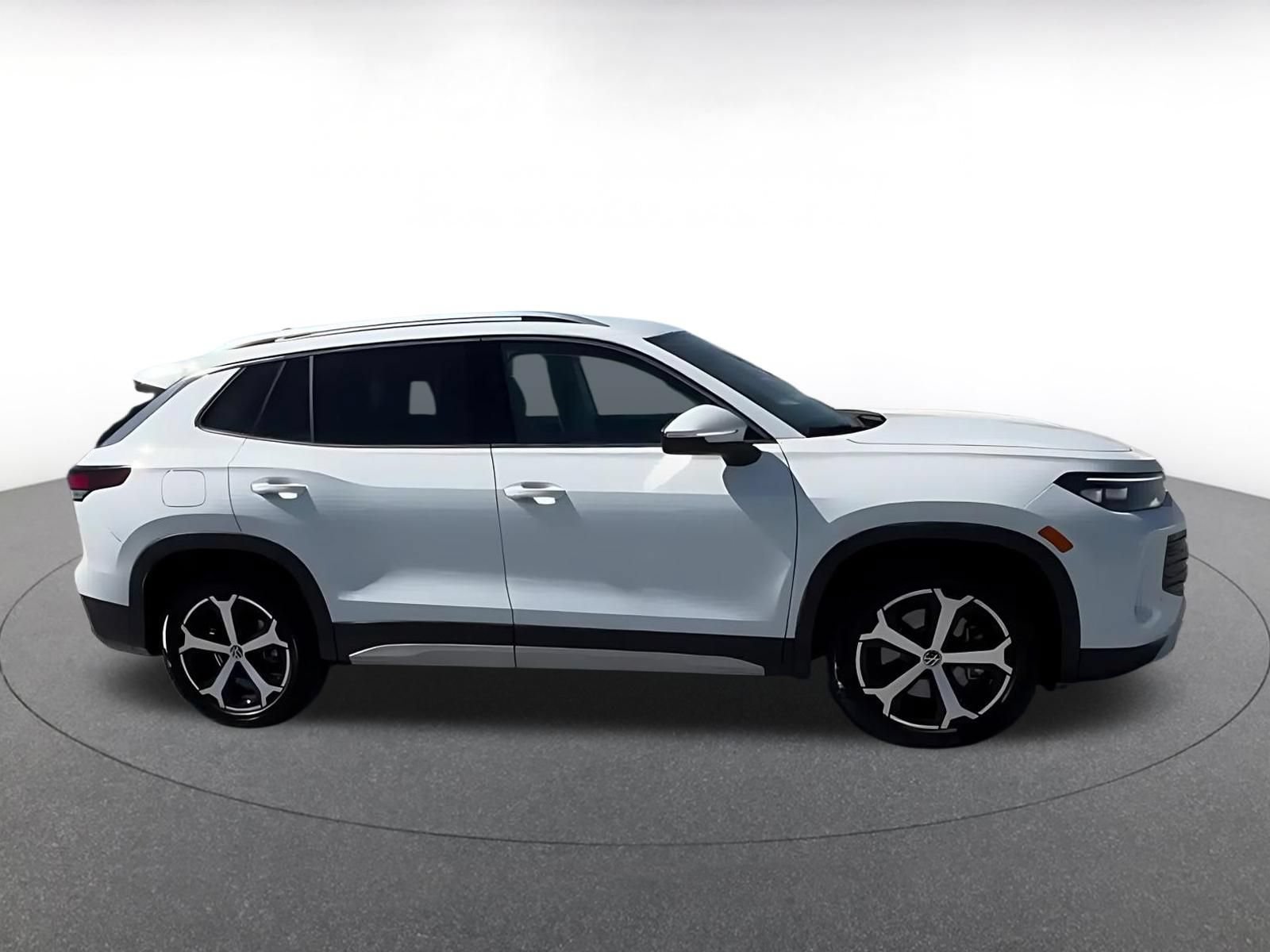 Used 2026 Volkswagen Tiguan SE AWD/4WD image 14