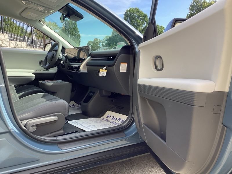 New 2027 Hyundai Ioniq 5 SE AWD/4WD image 13