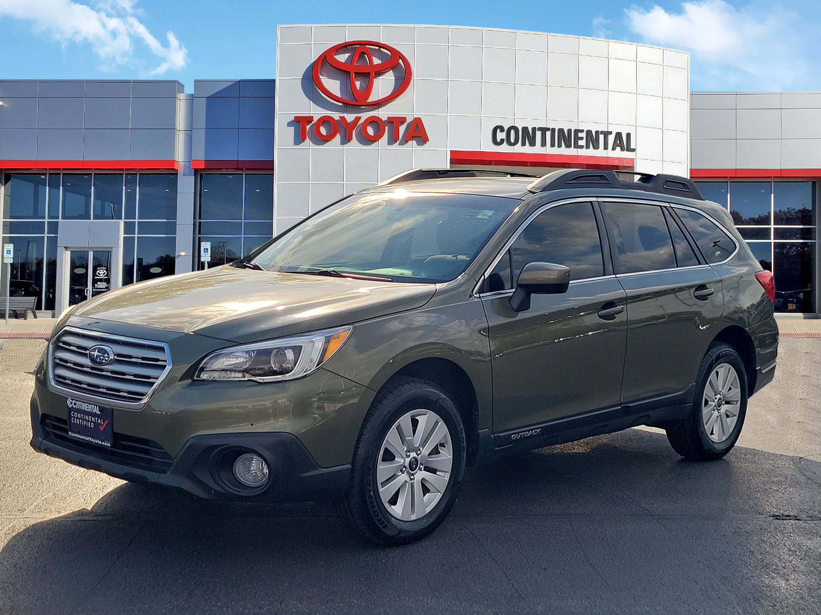 Used 2017 Subaru Outback 2.5i Premium AWD/4WD image 3