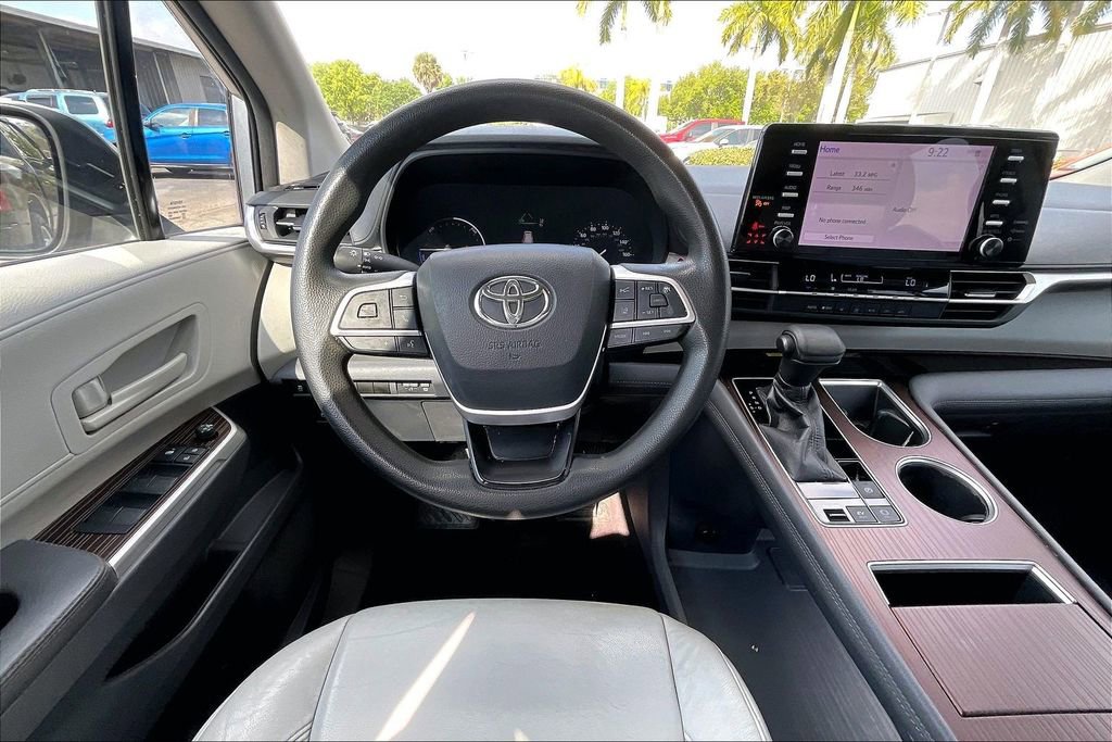 Used 2021 Toyota Sienna LE w/ LE Plus Package AWD/4WD image 5