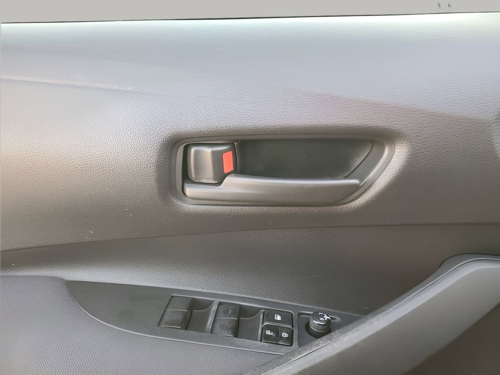 Used 2022 Toyota Corolla LE image 27