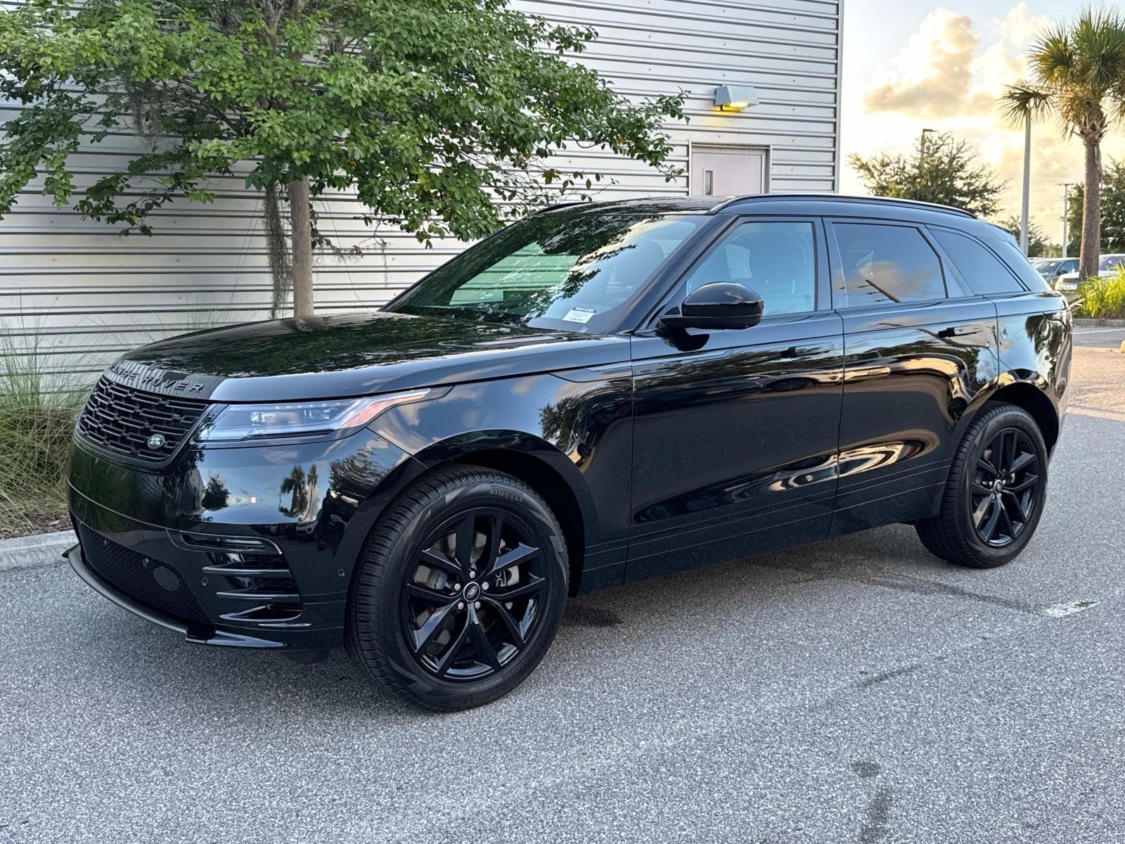 New 2026 Land Rover Range Rover Velar Dynamic SE image 1