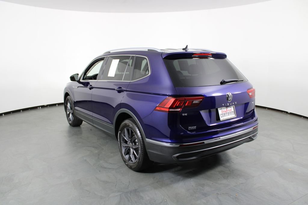 Used 2022 Volkswagen Tiguan SE w/ Panoramic Sunroof Package image 3