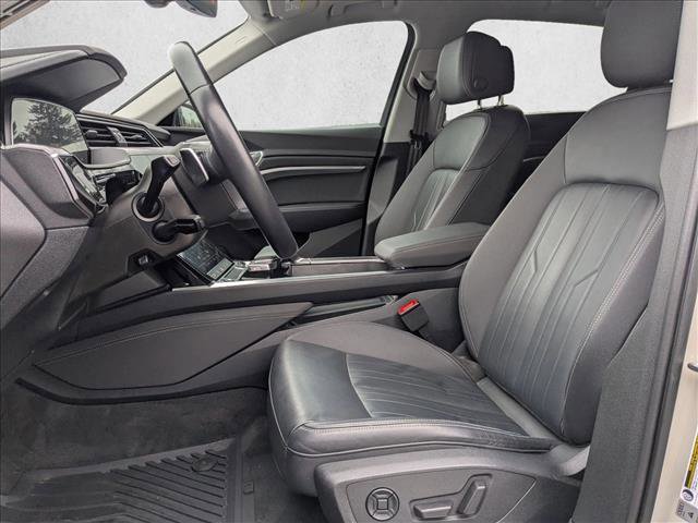 Used 2021 Audi e-tron Premium w/ Convenience Plus Package image 27