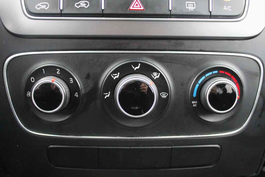 Used 2015 Kia Sorento LX image 20