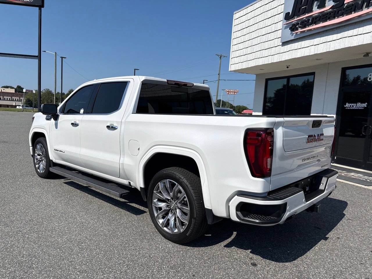 Used 2023 GMC Sierra 1500 Denali w/ Denali Reserve Package AWD/4WD image 7